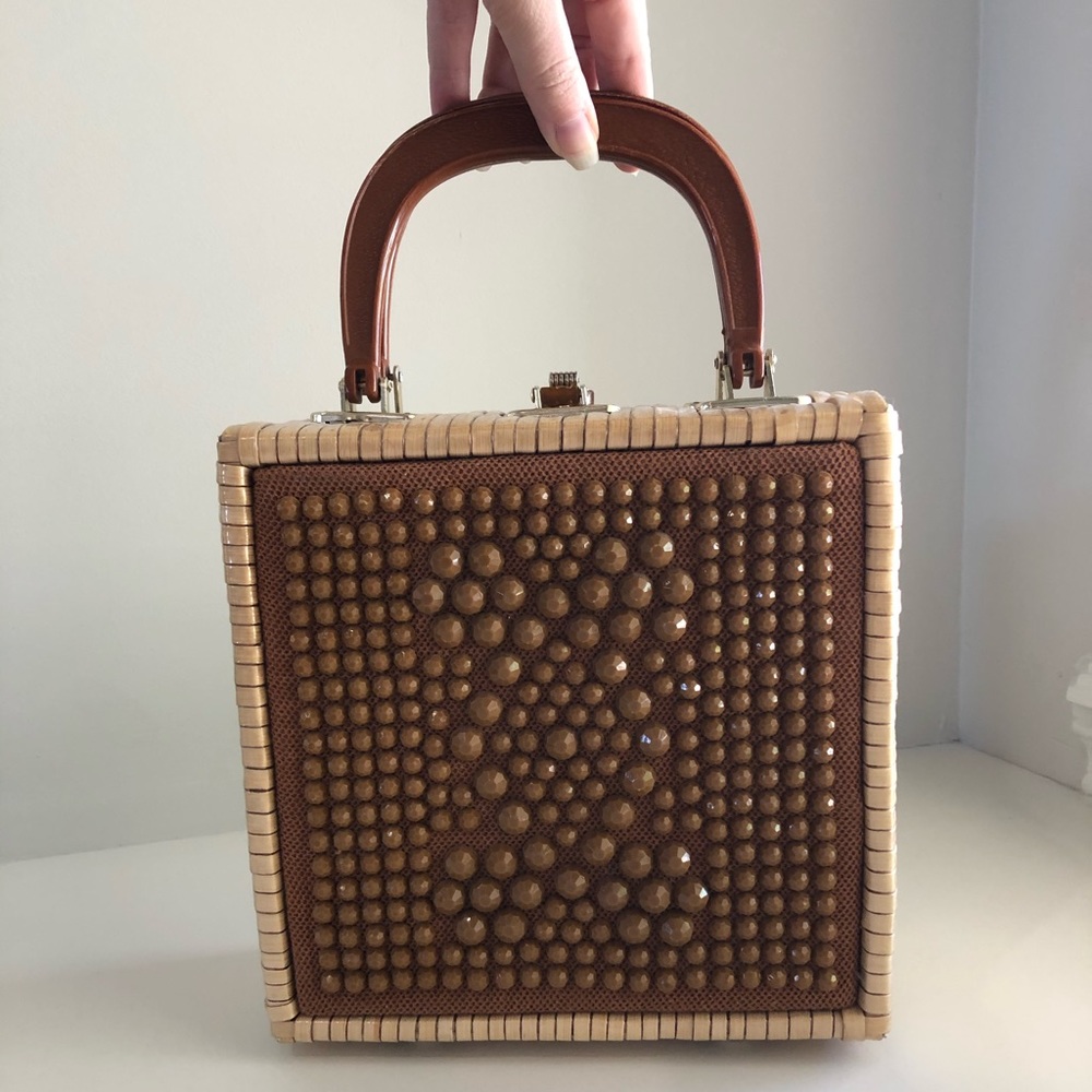 Top handle summertime bag. Vintage.